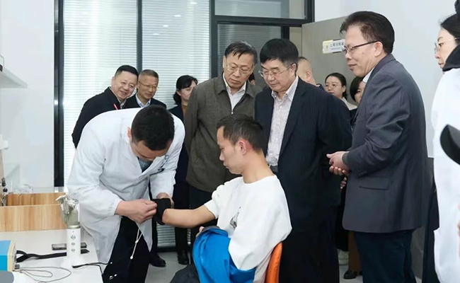 長期穿戴假肢關(guān)節(jié)，怎樣預(yù)防殘肢與關(guān)節(jié)接觸處損傷？